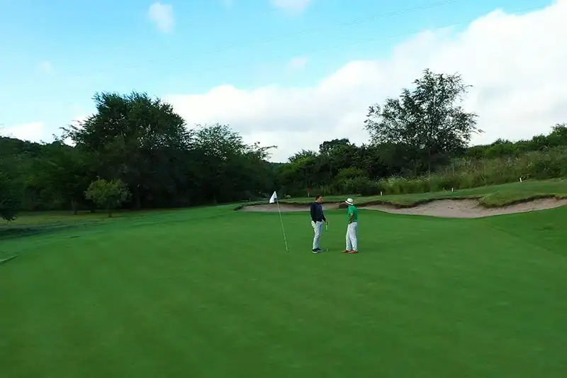 pueblo-nativo-cancha-de-golf-panomarica