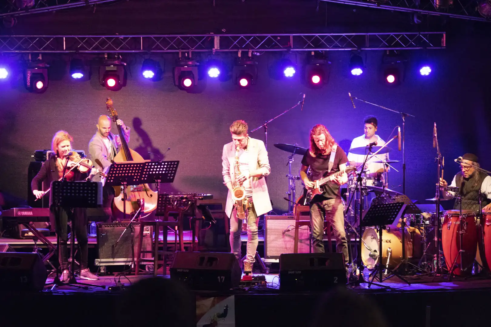pueblo-nativo-musica-en-vivo-show