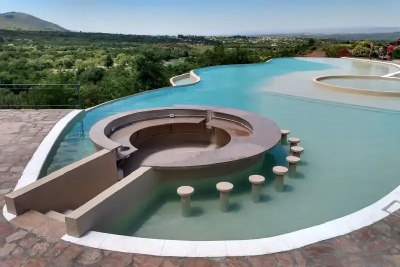 infinity-pool-rest